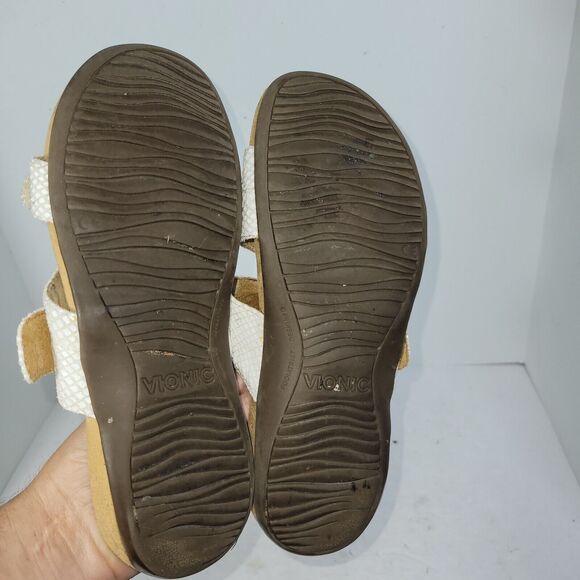Vionic Sandals Womens Sz 9.5 White Shoes Beach River Pool Outdoors Buckle Strap - Picture 8 of 12